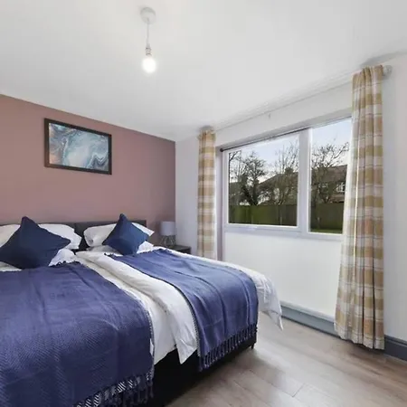 The Exquisite Harrow Gem -Parking Apartamento